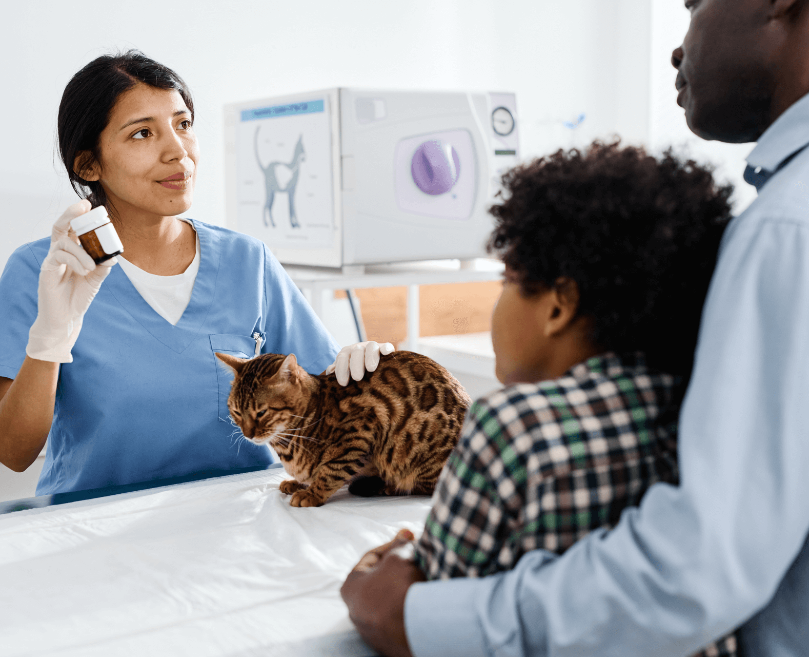 Vet showing cat owners a prescription bottle